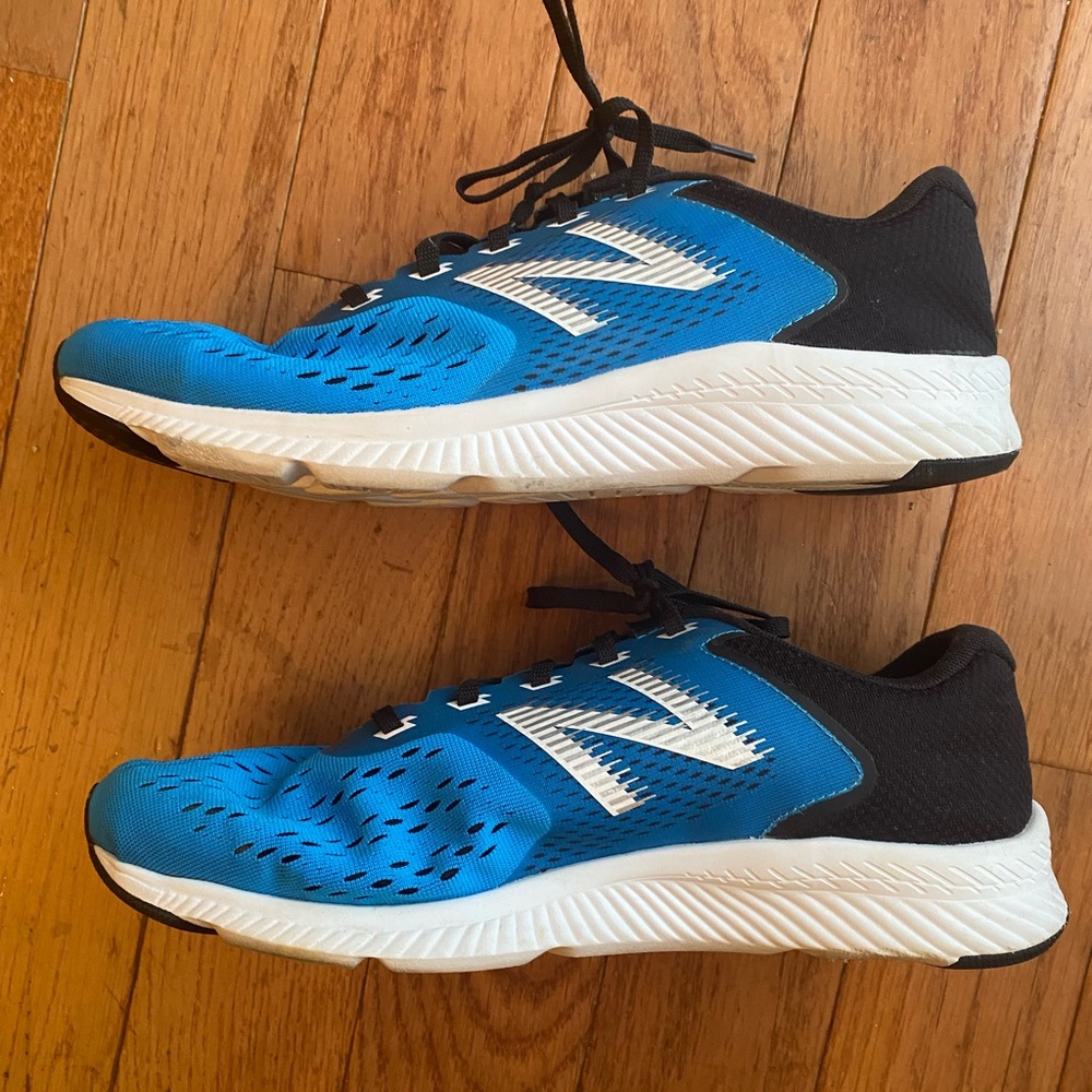 Men’s New Balance DRFT lightweight running sneakers